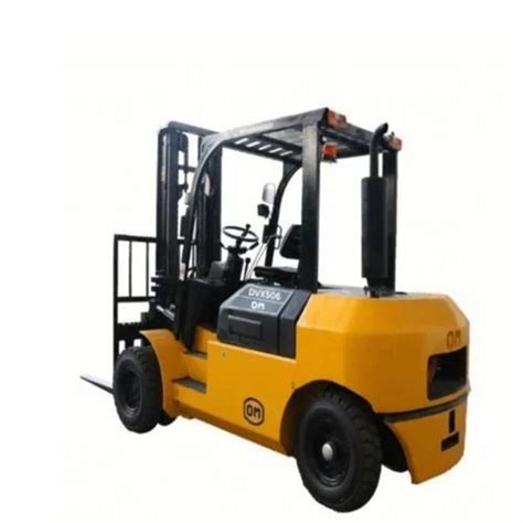 Forklift Truck - 2 Ton OM Forklift Truck Trader - Retailer from Coimbatore