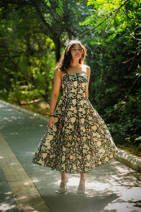 Black Floral Fit & Corset Dress With Removable Sleeves | Odhanon