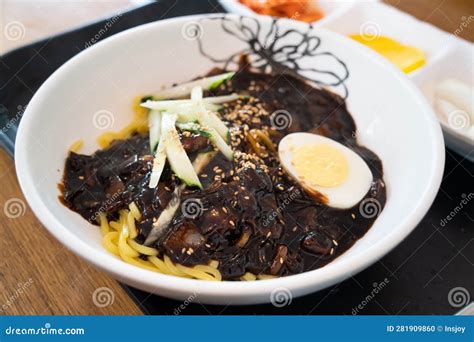 Delicious Jajangmyeon, Jjajangmyeon, Korean-style Chinese Noodle Dish ...