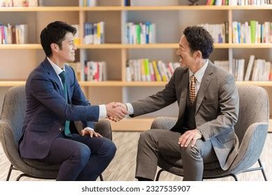 Business People Shaking Hands 的图像结果