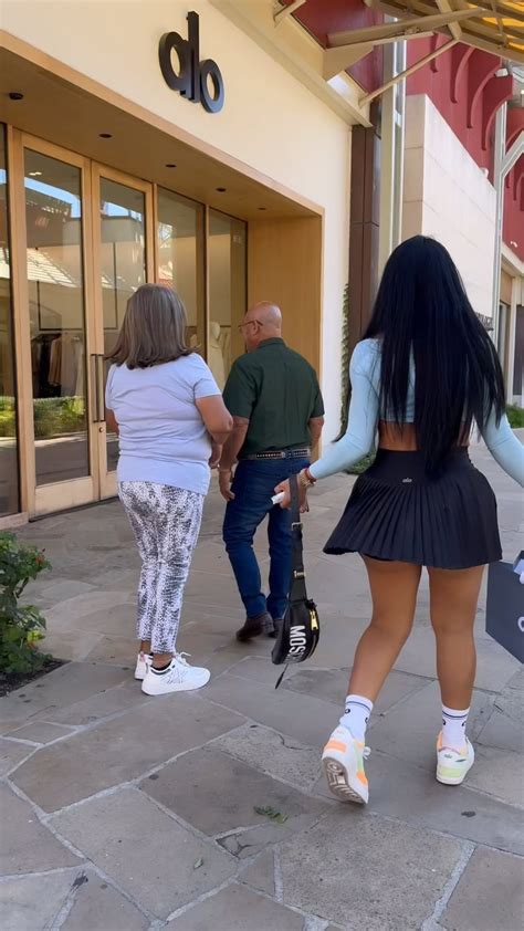 Paola Loperena Onlyfans