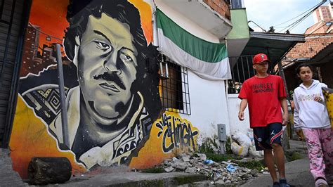 Thousands of children recruited by armed groups in Colombia - BBC News