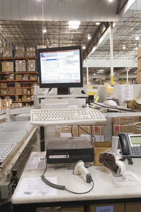 Computer Warehouse 的图像结果