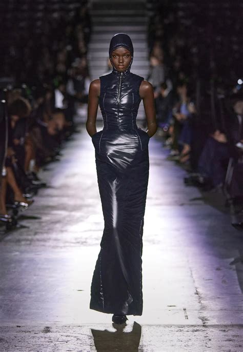 Conservative Fashion 的图像结果