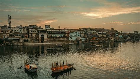 Yamuna River in Mathura Vrindavan: Best Ghats, Boating, and Aarti Experiences
