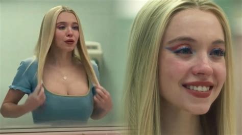 Cassie Crying In Bathroom Mirror / My Girlfriend Listening To Me In The ...