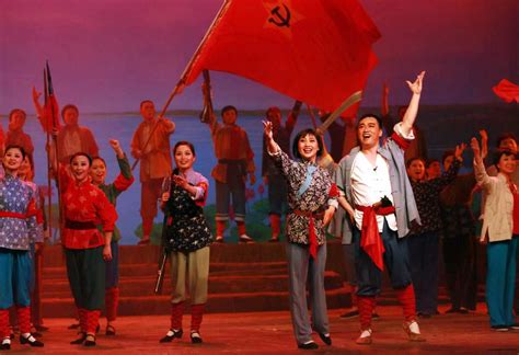 一曲洪湖水演绎几代情，完整版民族歌剧《洪湖赤卫队》五一首登沪上舞台