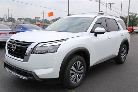 2025 Nissan® Pathfinder SL at Pete Mankins Nissan