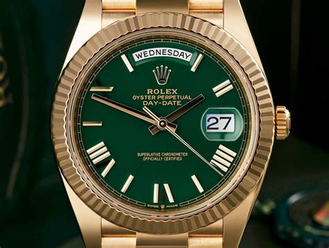 Yellow Gold Green Ombre Roman Numeral Dial – watchauras.in