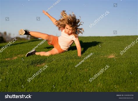 718 Child Fallen Down Images, Stock Photos & Vectors | Shutterstock