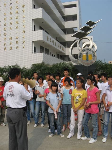 “六一”儿童节 武汉市育才小学六（3）班全体同学喜拍毕业照 - 知乎