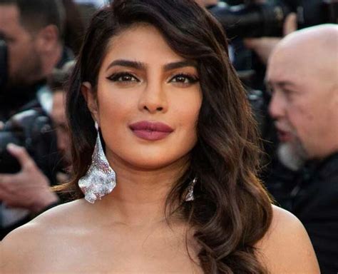 There Is A Golden Ratio Of Beauty Phi To Measure A Beautiful Face; Have ...