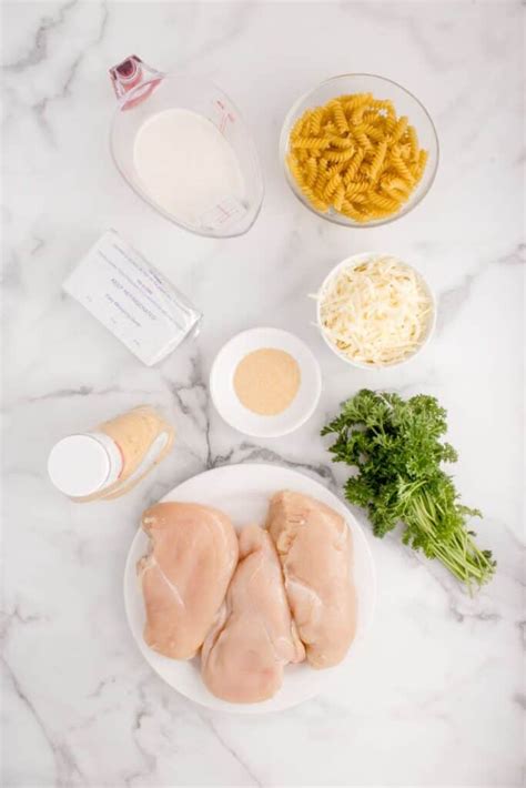 https://www.everydayfamilycooking.com/wp-content/uploads/2024/07/Garlic-Parmesan-Chicken-and-Pasta-1-683x1024.jpg?utm_source=chatgpt.com