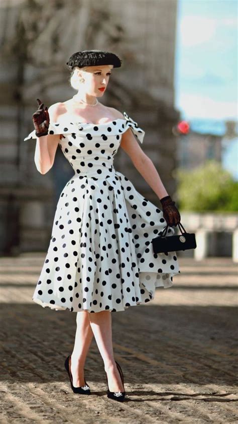 Black and White Vintage Outfit | Retro style dress, Retro theme dress ...