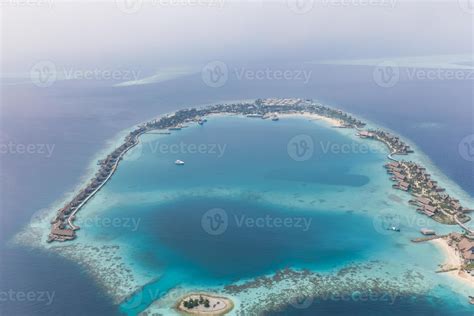 vista aérea do resort maldivas, destino de viagem de luxo. vista ...