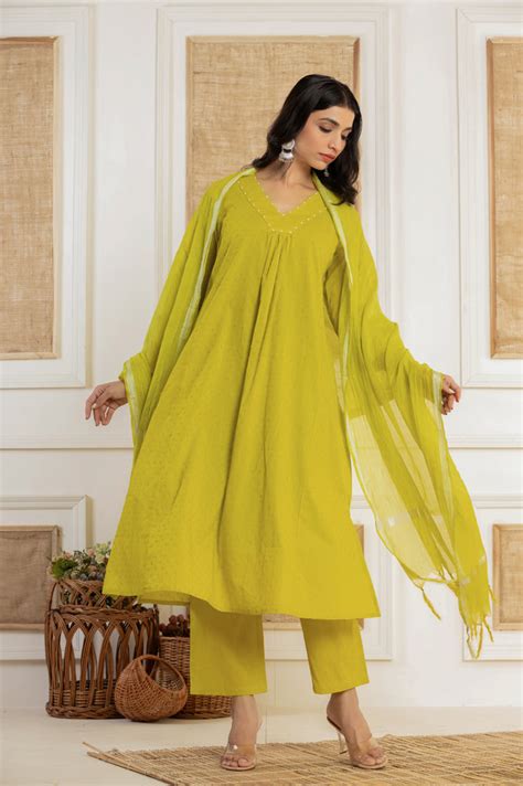 5 Must-Have Summer Kurta Sets for Every Occasion