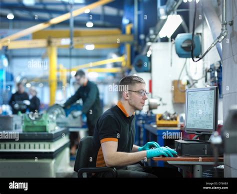 Engineer Using Computer 的图像结果