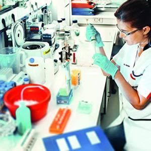 Casio KL-820 Label Printer (Black) XR-18WE1 Label Printer Tape (Black ...