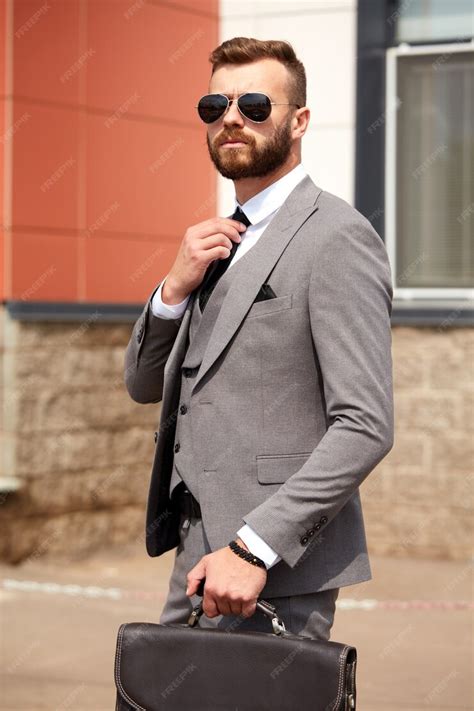 Cucasian Man Business Suit 的图像结果