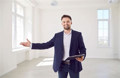 25 Associate Degree Jobs That Pay Well — and 10 Companies Hiring