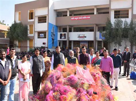 Children of AMC school collected 150 kg of cord and gave it to generate ...