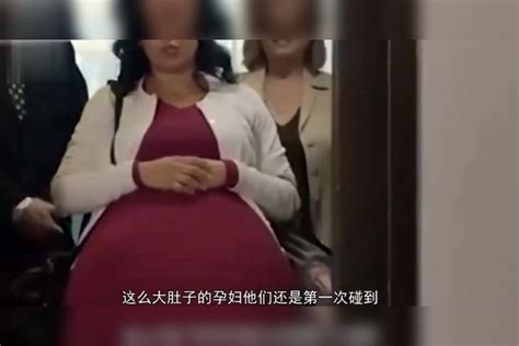 世界上最大肚子的孕妇，本以为怀了双胞胎，结果医生看了傻眼了！_结果_孕妇_双胞胎