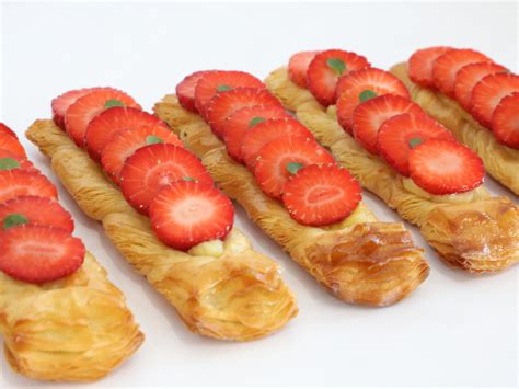 TOURBILLON DE FRUTILLAS Tourbillon con crema pastelera de vainilla y ...