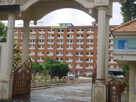 Kerala floods: Ernakulam village mourns its dead, a hospital lies ...