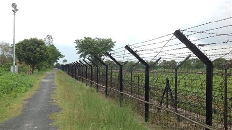 Life & Struggle of Border Workers Amid India-Bangladesh Trade Crisis ...