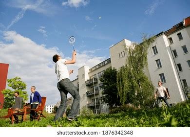 People Playing Badminton 的图像结果