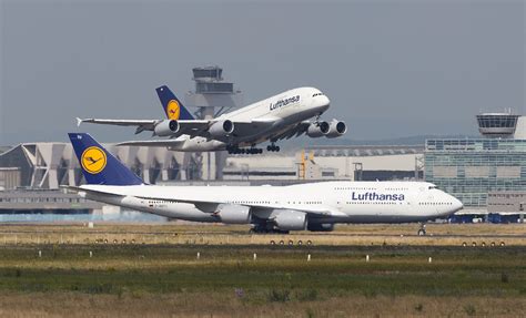 Airbus A380 vs Boeing 747