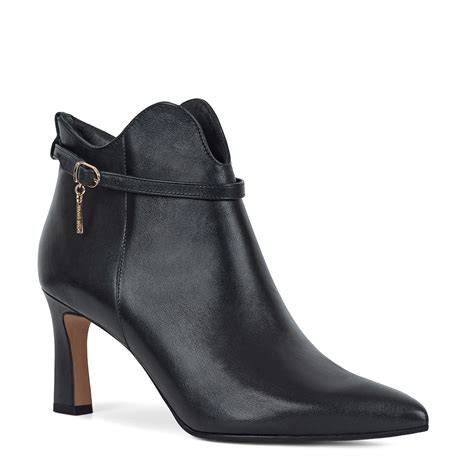 Elegant black leather ankle boots with a comfortable high heel made of ...