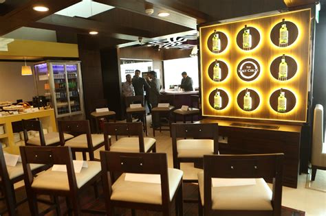 Pictures of the new Vistara Lounge at New Delhi IGI airport – Bangalore ...
