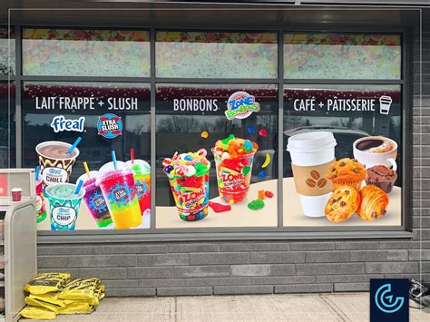 Convenience Store Window Display 的图像结果