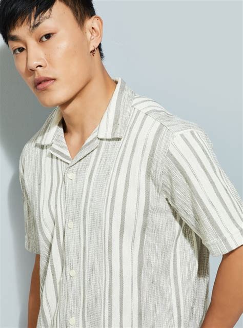 URB_N Men Relaxed Fit Striped Resort Shirt | Striped