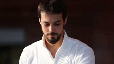 Šta nas očekuje u epizodi 22 serije Kizil Goncalar | Crveni pupoljci ...