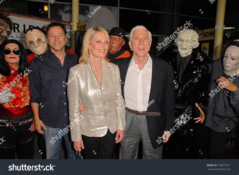 Leslie Nielsen Wife Barbaree Earl Los Fotka: 103977611 - Shutterstock