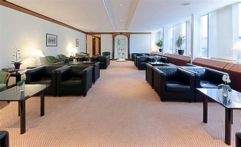 LuxxLoungeのレザーシート