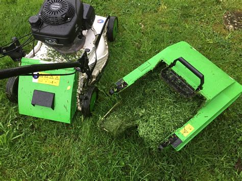 Cutting grass in the wet – can you and if so, how to mow it?