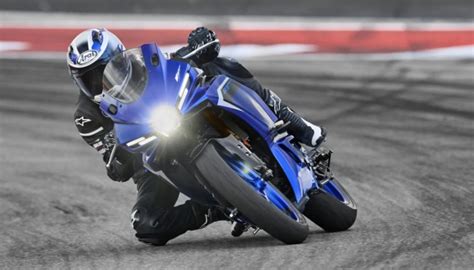 Yamaha YZF R3 2025: la nuova sportiva per giovani motociclisti - Infomotori