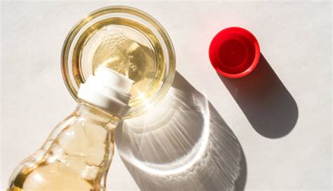 6 Effective Home Remedies to Treat Swimmers Ear - lifeberrys.com