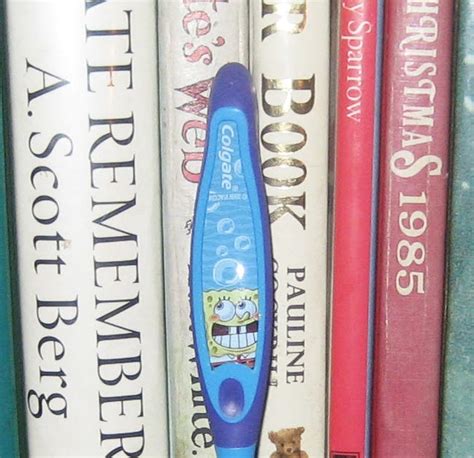 Percy's Memorabilias: Spongebob Colgate Toothbrush 2012