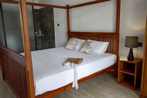 SURF & STAY KINGS MARINE SK TOWN (Matara) - Hotel Reviews, Photos, Rate ...