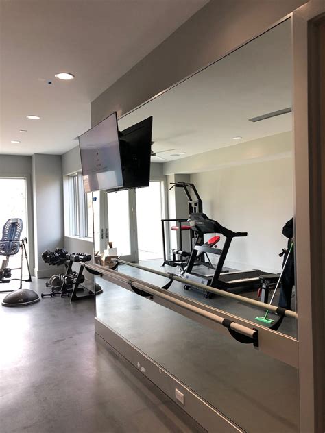 Exercise Room Wall Front View 的图像结果