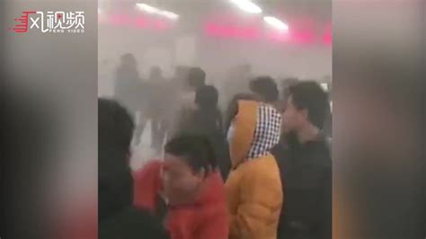 视频：聚众“医闹”！河北某医院遭数十人打砸 惊动百名特警_凤凰网视频_凤凰网
