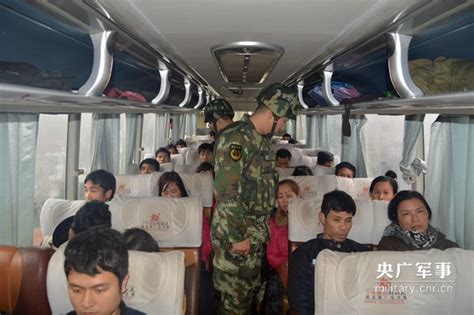 广西边防土地田所截获32名越南籍偷渡人员_央广网