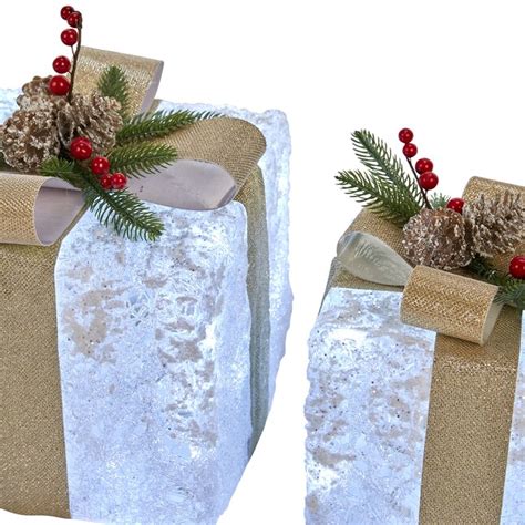 Holiday Living 10-in Gift Box Yard Decoration with White LED Lights in ...