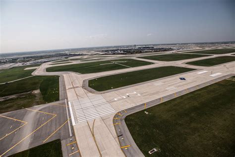 Runway 9C/27C at O’Hare Airport - HNTB