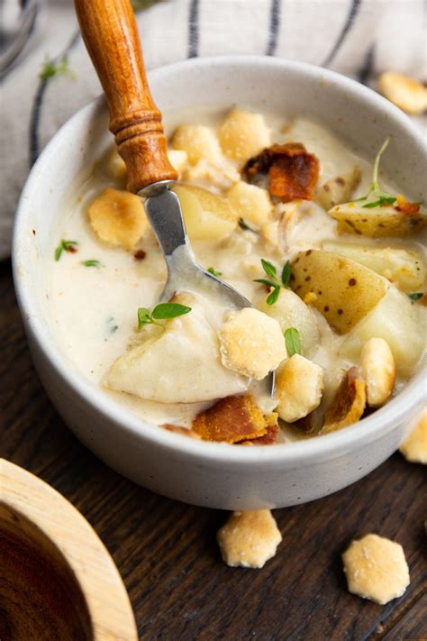 Dutch Oven Clam Chowder (New England) - Cast Iron Recipes
