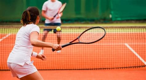 Bola Tenis: Sejarah, Komposisi, dan Peran dalam Olahraga Tenis ...